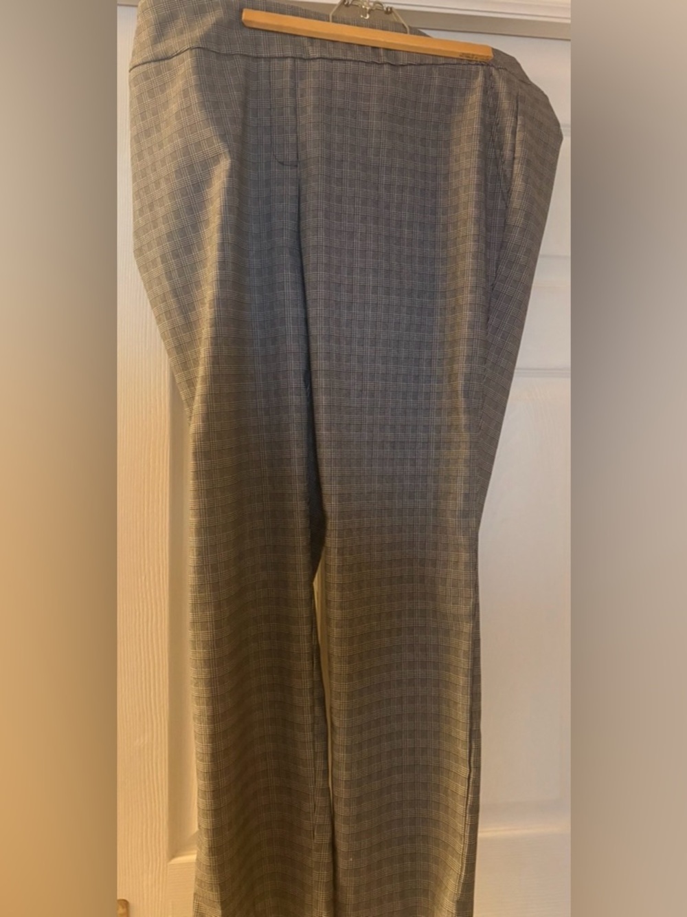 Hilary Radley Dress Pants in black/white Plaid.